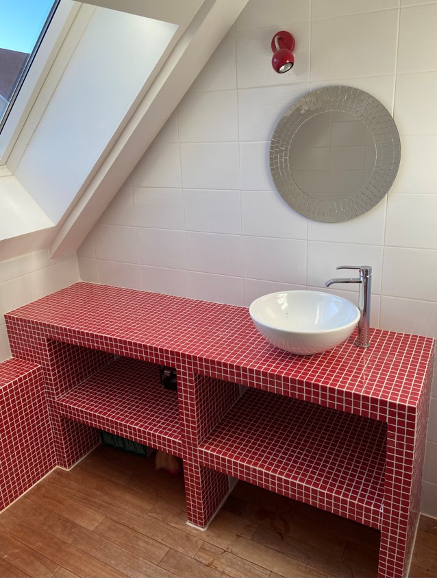 Création d'un meuble de salle de bain carrelé en mosaïque - Le Havre, Normandie